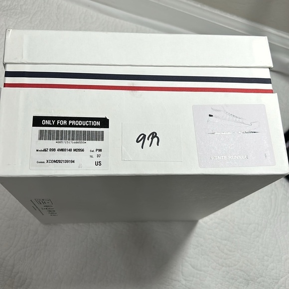 Moncler  Luxury Box - Picture 4 of 5